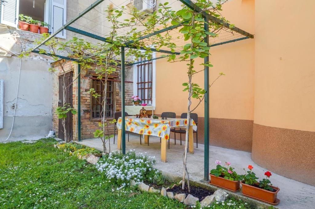 Apartman Ivano Пула Екстериор снимка